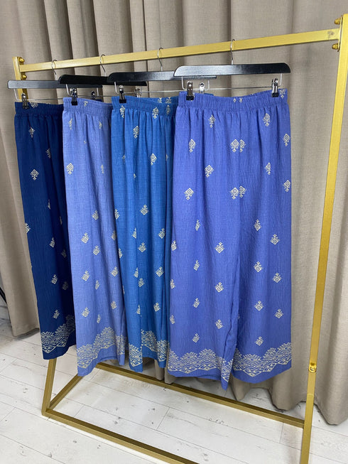 Alyana Contrasting Print Lightweight Trousers